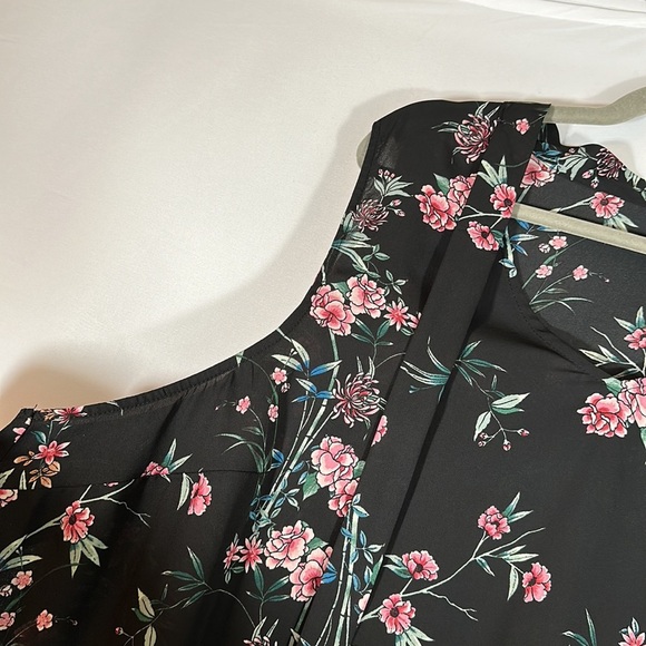 Torrid Black & Pink Floral Tie Georgette Tie Chiffon Tank Top Blouse - Picture 6 of 9